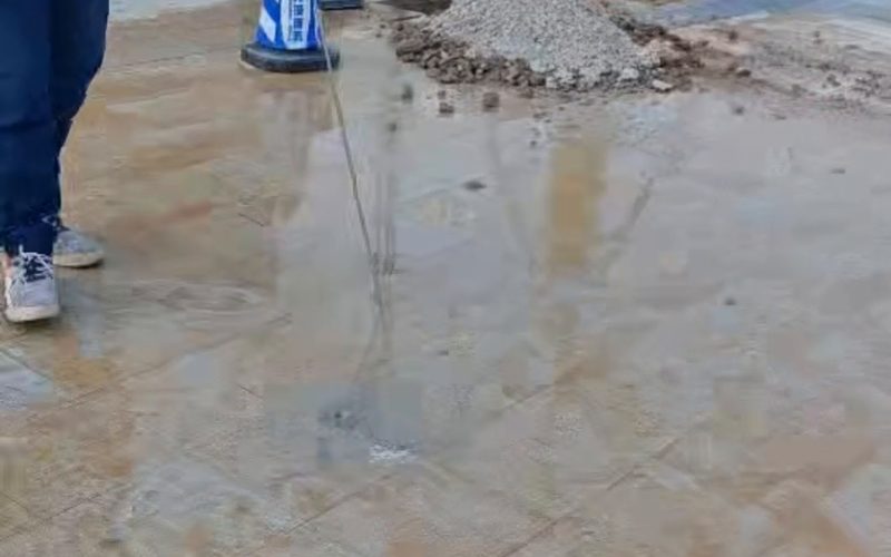重庆漏水检测重庆卫生间漏水不砸砖能解决吗？看完再决定